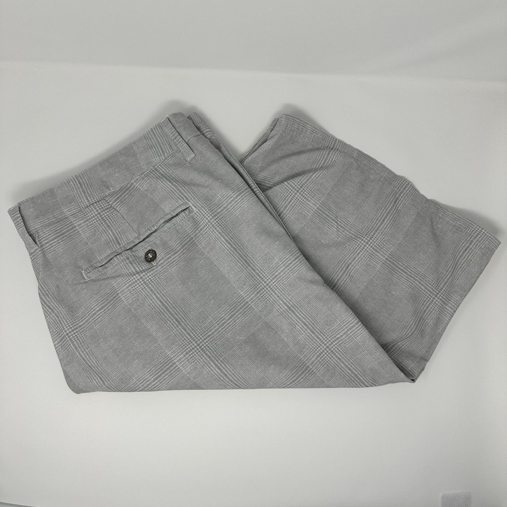 BKE Hybrid Athletic Fit Men's sz 38 Gray Plaid Bermuda Flat Front Shorts Stretch